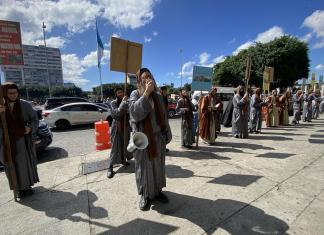 Integrantes de la secta Lev Tahor realizan manifestaciones exigiendo la liberación de los menores de su comunidad y piden la aclaración de las acusaciones en su contra.