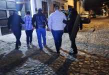 PNC rescata al piloto de un tráiler que había sido robado sobre la ruta Interamericana y captura a 6 hombres Agentes de la PNC realizaron la captura de seis presuntos ladrones de furgones, los cuales operaban en el kilómetro 43 de la ruta Interamericana.