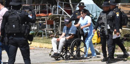 El exdirector de Informática del TSE, Jorge Santos Neill, ingresó en silla de ruedas al Hospital Roosevelt.