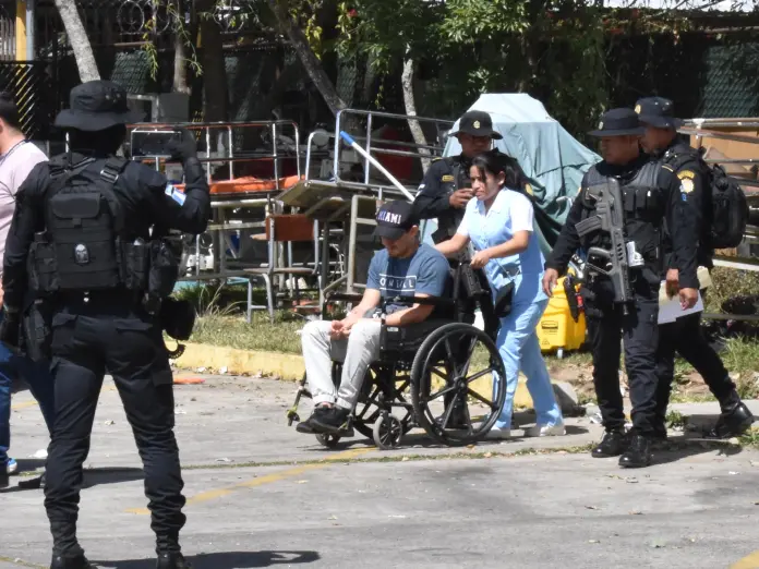 El exdirector de Informática del TSE, Jorge Santos Neill, ingresó en silla de ruedas al Hospital Roosevelt.