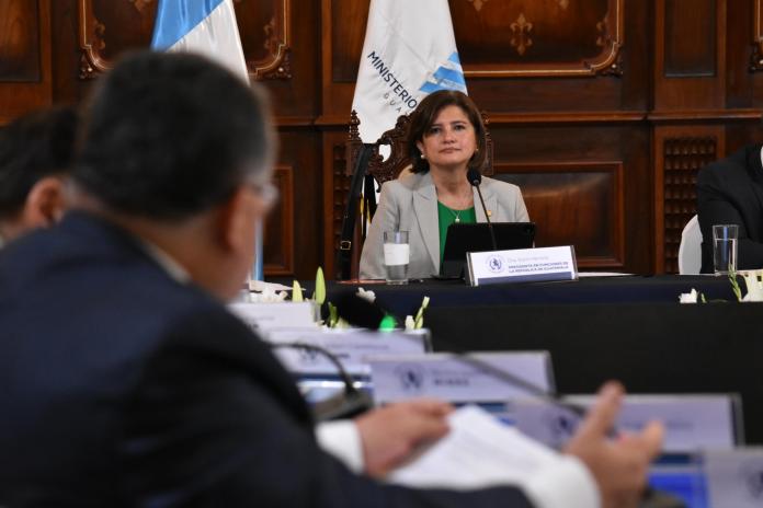 Karin Herrera presidió la primera reunión extraordinaria del GABECO donde se discutieron las políticas migratorias de Estados Unidos. 