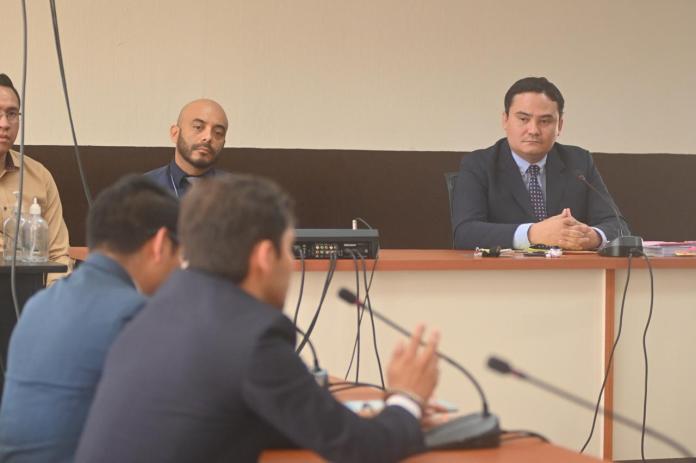 El Juez Fredy Orellana escucha a Eduardo Masaya. Foto: Fabricio Alonzo / La Hora