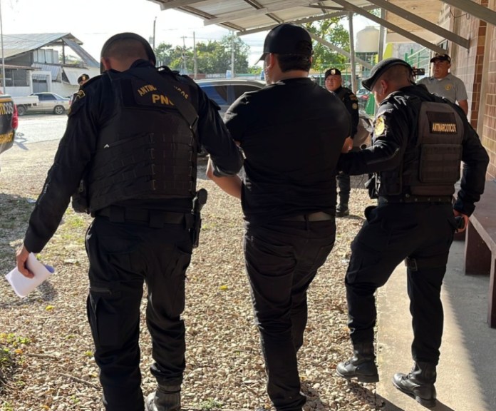 SGAIA Captura a Julio Orellana en aeropuerto Mundo Maya. Foto La Hora: PNC