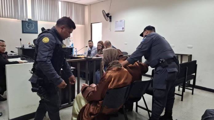 Miembros de Lev Tahor capturados el jueves esperarán en Mariscal Zavala. Foto La Hora: Fabricio Alonzo