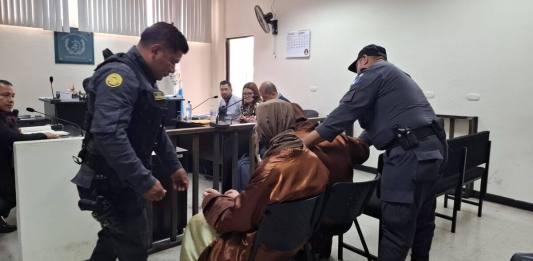 Miembros de Lev Tahor capturados el jueves esperarán en Mariscal Zavala. Foto La Hora: Fabricio Alonzo