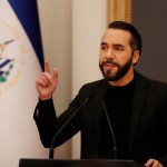 Nayib Bukele desfile en París