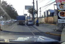 VIDEO: Automovilista arrolla a dos atacantes en la zona 3 de Mixco ataque armado zona 3 de Mixco Captura de pantalla: La Hora