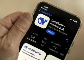 Aplicación de IA de china DeepSeek. Foto La Hora: EFE/EPA/SALVATORE DI NOLFI