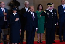 Trump ordena izar las banderas a toda asta antes de finalizar el luto por Jimmy Carter Trump ordena izar las banderas a toda asta antes de finalizar el luto por Jimmy Carter. Foto La Hora: EFE