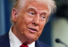 Trump promete cancelar los visados a estudiantes universitarios «simpatizantes de Hamás» El presidente de Estados Unidos, Donald Trump, Foto La Hora: EFE/WILL OLIVER