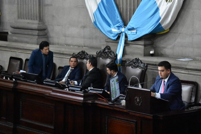 La Comisión Permanente del Legislativo debe hacer un análisis y equiparación de sueldos para los diputados. Foto La Hora: Daniel Ramírez