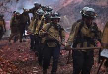México envía equipo especial a California para apoyar combate contra incendios forestales Los Angeles (United States), 11/01/2025.- Firefighters hike into the Palisades wildfire in Los Angeles, California, USA, 11 January 2025. Thousands of firefighting and emergency personnel are involved in response efforts, as multiple wildfires are continuing to burn across thousands of acres in Southern California, destroying thousands of homes and forcing people to evacuate areas throughout the Los Angeles area. (incendio forestal) EFE/EPA/ALLISON DINNER