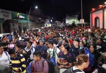 Miles de migrantes partieron en una caravana desde la frontera sur de México. Foto La Hora: EFE