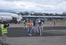El director del Instituto Guatemalteco de Migración (IGM), Alfredo Danilo Rivera, indica que para esta semana se tienen programados cinco vuelos de retorno desde Estados Unidos Foto La Hora: ARCHIVO