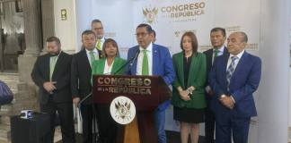 Diputados de la UNE piden a la junta directiva del Congreso tomar nota de la separación de sus colegas. Foto La Hora: José Orozco