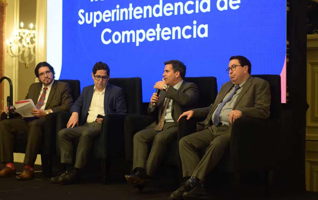 Expertos conversaron sobre los retos que enfrentará la Superintendencia de Competencia en el país. Foto: CNE.