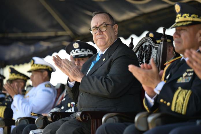 El expresidente Alejandro Giammattei durante una actividad por las festividades de la Independencia de Guatemala, el 1 de septiembre de 2023. Foto: La Hora / Presidencia. 