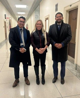 El Primer Subsecretario del MP, Erick Schaeffer; el congresista republicano de Tennessee, Tim Burchett; y el Secretario de Asuntos Internacionales y Cooperación, Eduardo Mejía.