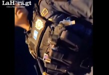 El ministro de Gobernación, ha pedido una investigación en contra del policía que pedía Q5 mil a un conductor. Foto La Hora: Captura de pantalla.