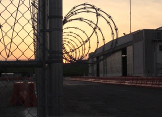 Fotografía de archivo de una zona del centro de detención de Guantánamo en la Base militar estadounidense en Guantánamo (Cuba). Foto La Hora: EFE