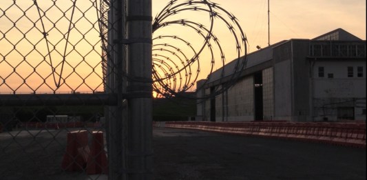 Fotografía de archivo de una zona del centro de detención de Guantánamo en la Base militar estadounidense en Guantánamo (Cuba). Foto La Hora: EFE