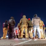 La administración Trump estaría desarrollando  planes para construir centros de detención de inmigrantes en bases militares estadounidenses.