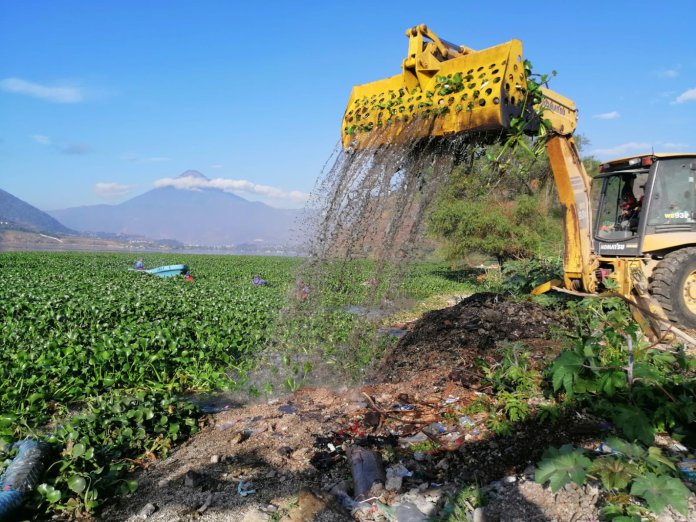 En enero más de 7 mil metros cúbicos de residuos y desechos han sido extraídos del lago de Amatitlán