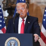 Donald Trump participó en el Desayuno de Oración Nacional en el Capitolio en la que un grupo bipartidista de legisladores se reúne para convivir.