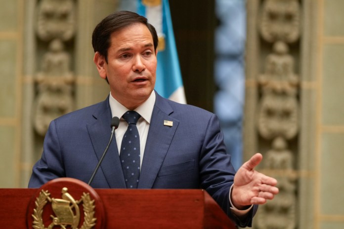 El secretario de Estado de Estados Unidos, Marco Rubio, participa en una conferencia de prensa conjunta con el presidente guatemalteco, Bernardo Arévalo, en el Palacio Nacional en Ciudad de Guatemala, el miércoles 5 de febrero de 2025. Foto La Hora: AP