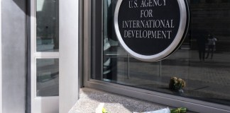 Un juez federal ordena al gobierno de Donald Trump que suspenda temporalmente el congelamiento de fondos de USAID, dando un plazo de cinco días.