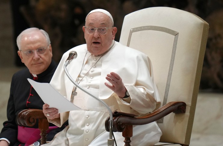 El papa Francisco se mantiene "estable", así como sus parámetros hemodinámicos y los análisis de sangre, sin nuevas crisis respiratorias ni fiebre, al cumplirse su tercera semana. Foto La Hora: AP Archivo