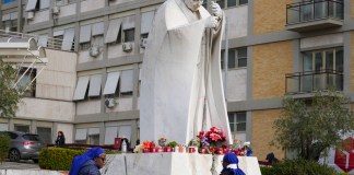 El Vaticano ha cancelado diferentes eventos para este fin de semana donde participaría el Papa Francisco, el cual sigue hospitalizado debido a una infección respiratoria.