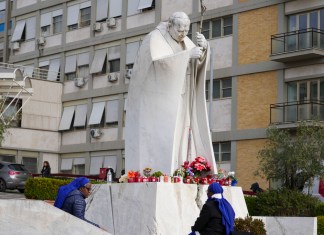 El Vaticano ha cancelado diferentes eventos para este fin de semana donde participaría el Papa Francisco, el cual sigue hospitalizado debido a una infección respiratoria.