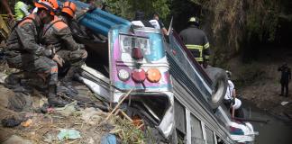 La Policía Nacional Civil (PNC) señaló que varios buses tienen alterado el motor para alcanzar mayor velocidad. Foto: La Hora / José Orozco