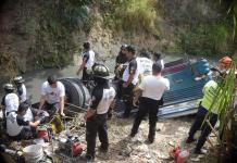 Bomberos enfrentan condiciones extremas para completar el rescate Foto: La Hora / Jose Orozco