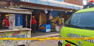 El ataque armado en la zona 11 capitalina ocurrió a las afueras del Hospital Roosevelt. Allí quedó sin vida un hombre que presuntamente prestaba servicio de taxi. Foto La Hora: Daniel Ramírez