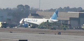 "¡Sáquennos de aquí!": Avión en Houston se incendia durante despegue y pasajeros son evacuados