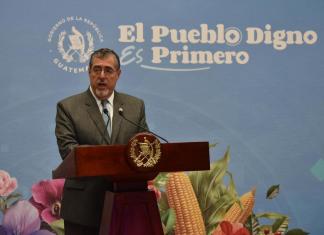 El presidente Bernardo Arévalo ya se encuentra en camino para hacer acto de presencia para la toma de posesión del presidente electo de Uruguay, Yamandú Orsi.