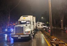 Colisión de dos vehículos de transporte pesado causa carga vehicular en carretera a El Salvador La PMT de Santa Catarina Pinula informó sobre la colisión de dos vehículos de transporte pesado en el kilómetro 15 de carretera a El Salvador.