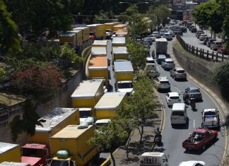 Bloqueo por manifestaciones frente al Ministerio de Ambiente y Recursos Naturales, se reportan grandes cargas vehiculares en sectores aledaños.