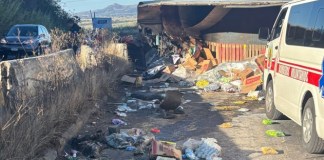Camión con productos básico vuelca en la vuelta El Chilero dejando al piloto fallecido