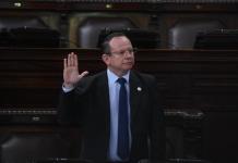 Presidente del Congreso considera que la naturaleza de la interpelación no es tener arraigado a un gabinete de gobierno El ministro de Desarrollo, Abelardo Pinto, fue juramentado para iniciar la interpelación. Foto: La Hora / Fabricio Alonzo