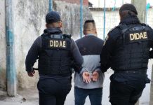 Detenido un hombre que hurtaba equipo de seguridad en zona 5 Autoridades del MP en coordinación de agentes de la PNC informaron de la captura de una persona sindicada de hurto agravado en la zona 5 capitalina.