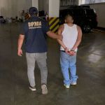 Agentes de la PNC capturaron a un presunto integrante de la "mara salvatrucha", luego de ser sorprendido recogiendo un paquete con dinero por extorsiones.