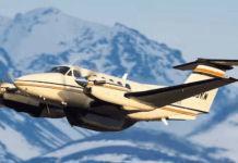 Autoridades buscan avión con 10 pasajeros desaparecidos en Alaska Un avión que transportaba a diez personas a través del estrecho de Norton, al sur del círculo polar ártico en Alaska, desapareció el jueves por la tarde.