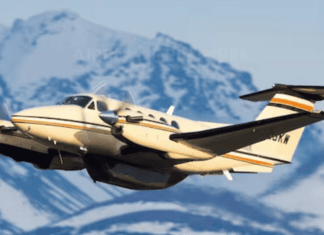 Un avión que transportaba a diez personas a través del estrecho de Norton, al sur del círculo polar ártico en Alaska, desapareció el jueves por la tarde.