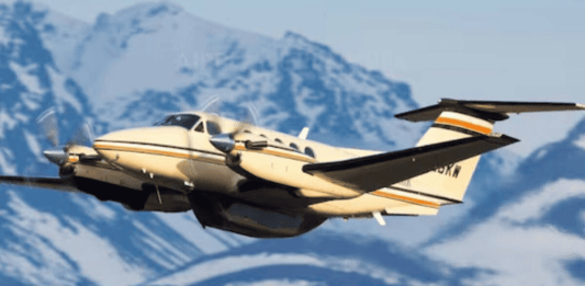 Un avión que transportaba a diez personas a través del estrecho de Norton, al sur del círculo polar ártico en Alaska, desapareció el jueves por la tarde.