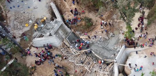 Colapso de puente en Quiché. Foto Asobomd / La Hora