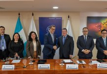 Minfin y Contraloría crean guía para declarar «inservibles» bienes muebles por desuso El ministro de Finanzas, Jonathan Menkos y el contralor Frank Bode Fuentes. Foto: Minfin / La Hora