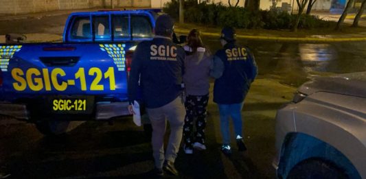 Investigadores de DEIC conjunto al MP capturaron a una mujer, luego de un operativo de seguridad, que transportaba Q 192 mil sin tener un justificante de su procedencia.